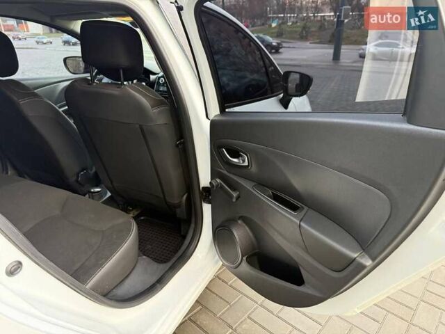 Белый Рено Клио, объемом двигателя 1.46 л и пробегом 232 тыс. км за 9200 $, фото 13 на Automoto.ua