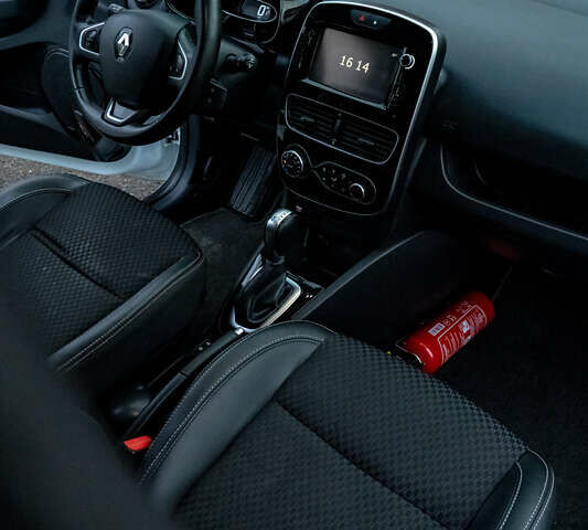 Белый Рено Клио, объемом двигателя 1.5 л и пробегом 192 тыс. км за 9700 $, фото 21 на Automoto.ua