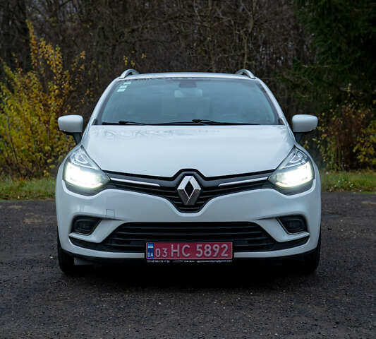 Белый Рено Клио, объемом двигателя 1.5 л и пробегом 192 тыс. км за 9700 $, фото 7 на Automoto.ua