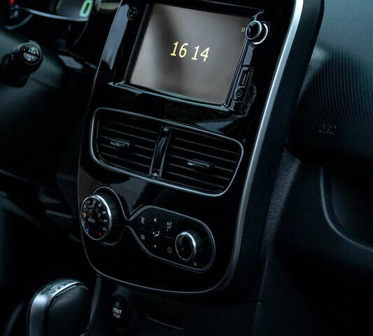 Белый Рено Клио, объемом двигателя 1.5 л и пробегом 192 тыс. км за 9700 $, фото 22 на Automoto.ua