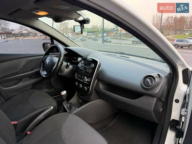 Белый Рено Клио, объемом двигателя 1.46 л и пробегом 232 тыс. км за 9200 $, фото 8 на Automoto.ua