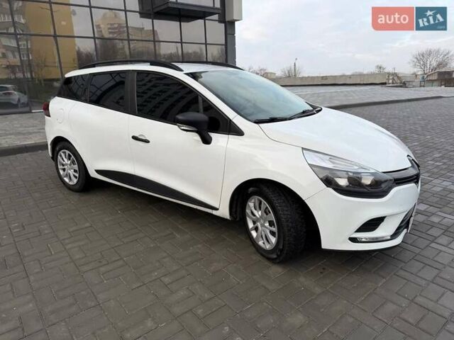Белый Рено Клио, объемом двигателя 1.46 л и пробегом 232 тыс. км за 9200 $, фото 4 на Automoto.ua