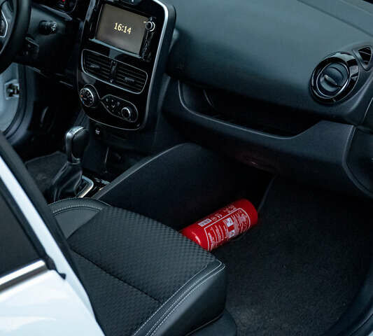 Белый Рено Клио, объемом двигателя 1.5 л и пробегом 192 тыс. км за 9700 $, фото 23 на Automoto.ua