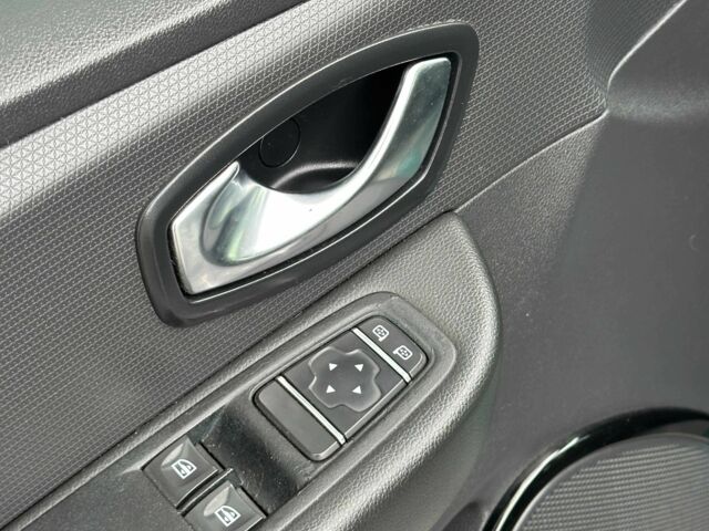 Белый Рено Клио, объемом двигателя 1.5 л и пробегом 197 тыс. км за 8700 $, фото 13 на Automoto.ua