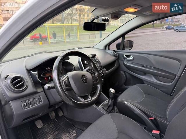 Белый Рено Клио, объемом двигателя 1.46 л и пробегом 232 тыс. км за 9200 $, фото 5 на Automoto.ua