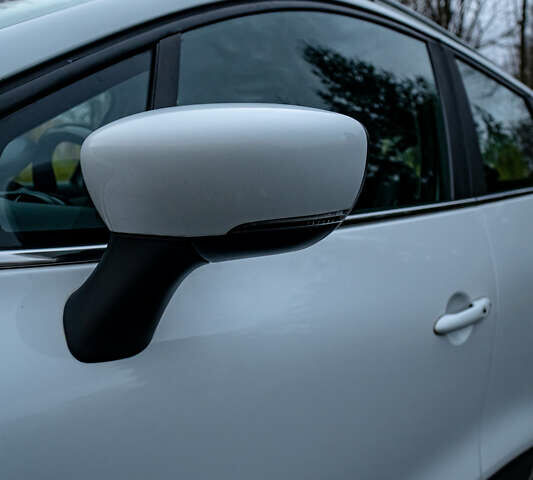 Белый Рено Клио, объемом двигателя 1.5 л и пробегом 192 тыс. км за 9700 $, фото 18 на Automoto.ua