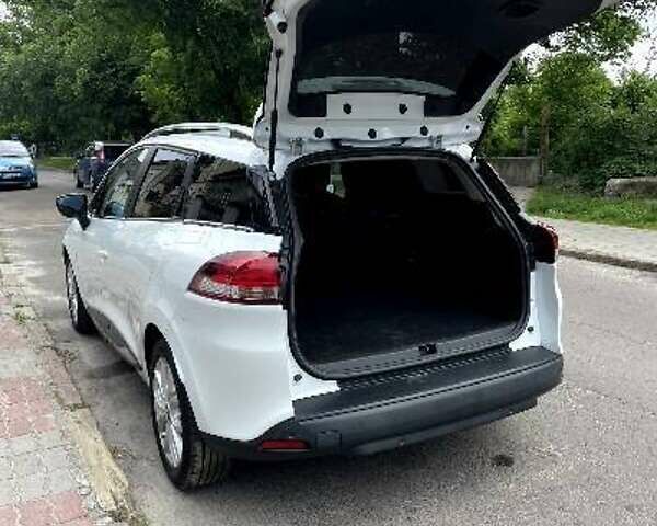 Белый Рено Клио, объемом двигателя 1.46 л и пробегом 240 тыс. км за 9100 $, фото 3 на Automoto.ua