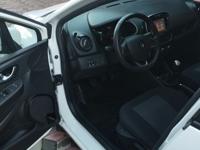 Белый Рено Клио, объемом двигателя 0 л и пробегом 189 тыс. км за 8950 $, фото 2 на Automoto.ua