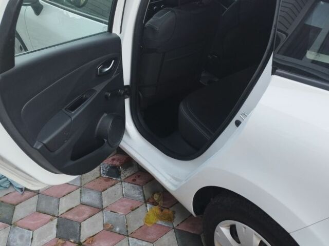 Белый Рено Клио, объемом двигателя 0 л и пробегом 189 тыс. км за 8950 $, фото 14 на Automoto.ua