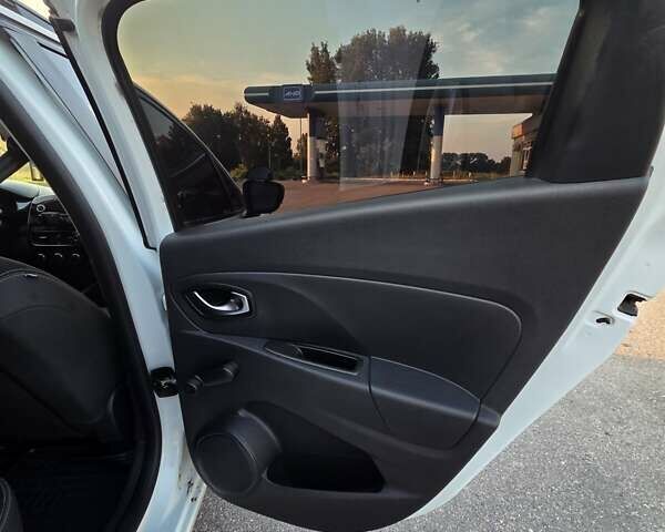 Білий Рено Кліо, об'ємом двигуна 1.46 л та пробігом 195 тис. км за 8700 $, фото 18 на Automoto.ua