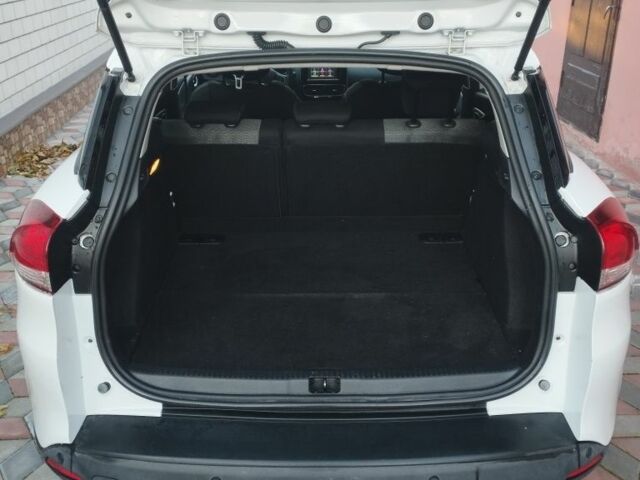 Белый Рено Клио, объемом двигателя 0 л и пробегом 189 тыс. км за 8950 $, фото 15 на Automoto.ua