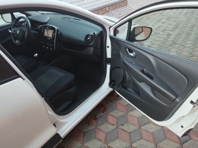 Белый Рено Клио, объемом двигателя 0 л и пробегом 189 тыс. км за 8950 $, фото 19 на Automoto.ua