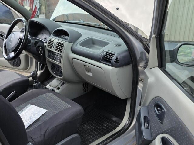 Бежевый Рено Клио, объемом двигателя 1.4 л и пробегом 260 тыс. км за 3650 $, фото 5 на Automoto.ua