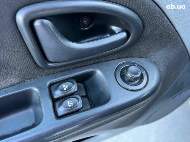 Бежевый Рено Клио, объемом двигателя 1.4 л и пробегом 228 тыс. км за 2790 $, фото 15 на Automoto.ua