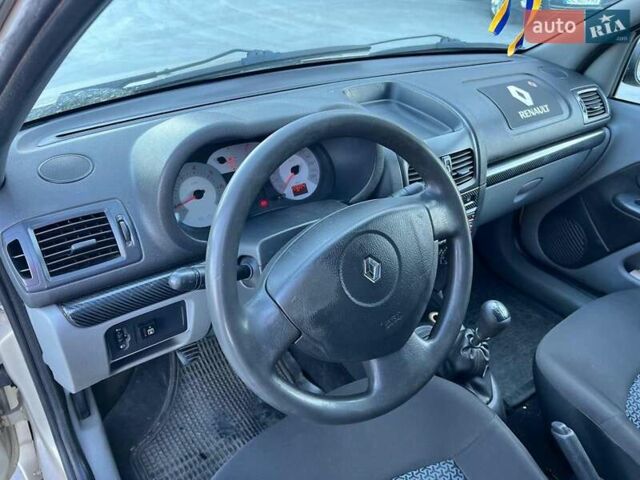 Бежевый Рено Клио, объемом двигателя 1.4 л и пробегом 228 тыс. км за 2790 $, фото 16 на Automoto.ua