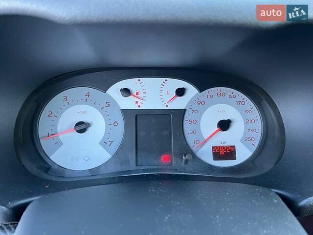 Бежевый Рено Клио, объемом двигателя 1.4 л и пробегом 228 тыс. км за 2790 $, фото 20 на Automoto.ua