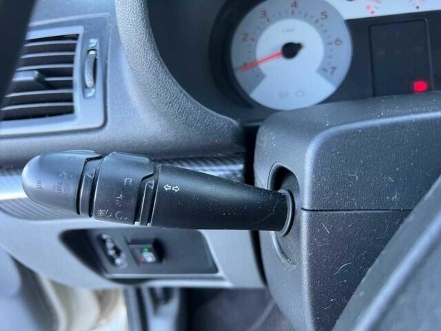 Бежевый Рено Клио, объемом двигателя 1.4 л и пробегом 228 тыс. км за 2790 $, фото 23 на Automoto.ua