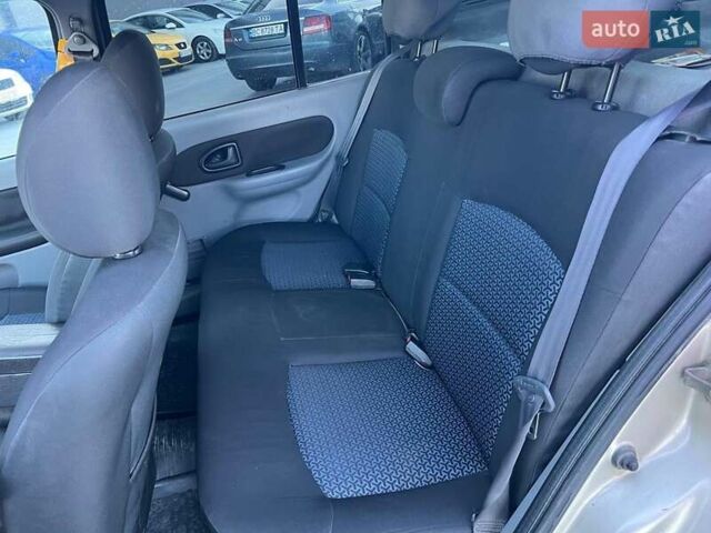 Бежевый Рено Клио, объемом двигателя 1.4 л и пробегом 228 тыс. км за 2790 $, фото 31 на Automoto.ua