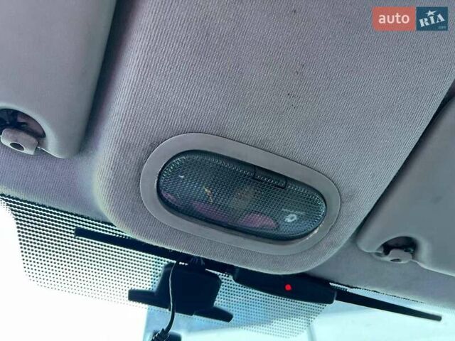 Бежевый Рено Клио, объемом двигателя 1.4 л и пробегом 228 тыс. км за 2790 $, фото 30 на Automoto.ua