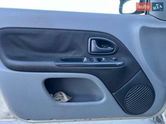 Бежевый Рено Клио, объемом двигателя 1.4 л и пробегом 228 тыс. км за 2790 $, фото 14 на Automoto.ua