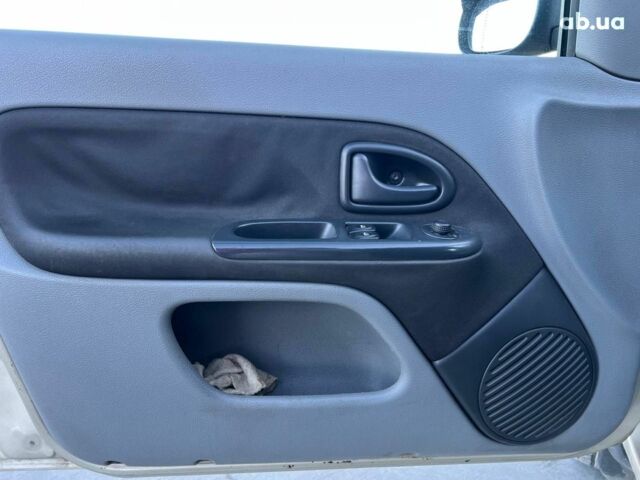 Бежевый Рено Клио, объемом двигателя 1.4 л и пробегом 228 тыс. км за 2790 $, фото 14 на Automoto.ua