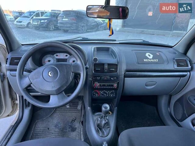 Бежевый Рено Клио, объемом двигателя 1.4 л и пробегом 228 тыс. км за 2790 $, фото 33 на Automoto.ua