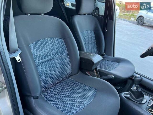 Бежевый Рено Клио, объемом двигателя 1.4 л и пробегом 228 тыс. км за 2790 $, фото 34 на Automoto.ua