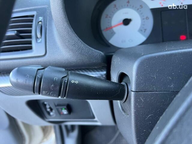 Бежевый Рено Клио, объемом двигателя 1.4 л и пробегом 228 тыс. км за 2790 $, фото 23 на Automoto.ua