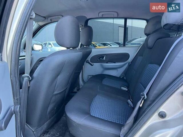 Бежевый Рено Клио, объемом двигателя 1.4 л и пробегом 228 тыс. км за 2790 $, фото 32 на Automoto.ua