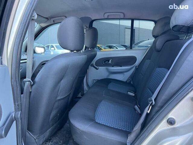 Бежевый Рено Клио, объемом двигателя 1.4 л и пробегом 228 тыс. км за 2790 $, фото 32 на Automoto.ua