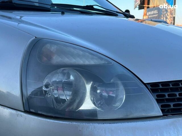 Бежевый Рено Клио, объемом двигателя 1.4 л и пробегом 228 тыс. км за 2790 $, фото 12 на Automoto.ua