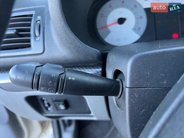 Бежевый Рено Клио, объемом двигателя 1.4 л и пробегом 228 тыс. км за 2790 $, фото 23 на Automoto.ua