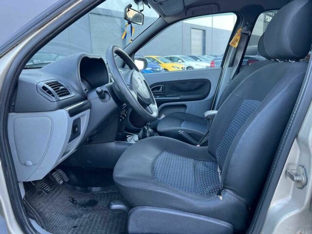 Бежевый Рено Клио, объемом двигателя 1.4 л и пробегом 228 тыс. км за 2790 $, фото 18 на Automoto.ua