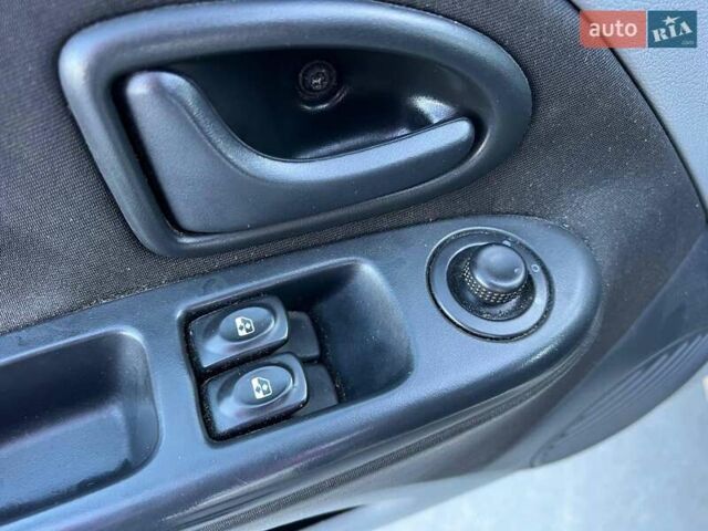 Бежевый Рено Клио, объемом двигателя 1.4 л и пробегом 228 тыс. км за 2790 $, фото 15 на Automoto.ua