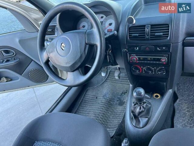 Бежевый Рено Клио, объемом двигателя 1.4 л и пробегом 228 тыс. км за 2790 $, фото 36 на Automoto.ua
