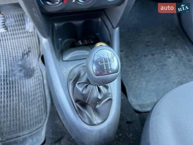 Бежевый Рено Клио, объемом двигателя 1.4 л и пробегом 228 тыс. км за 2790 $, фото 28 на Automoto.ua