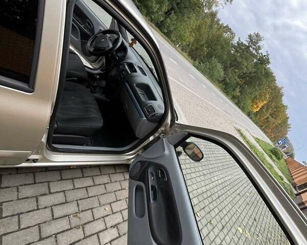Рено Клио 2007 в Красилове на Automoto.ua Бежевый Рено Клио, объемом двигателя 1.4 л и пробегом 347 тыс. км за 3600 $, фото 13 на Automoto.ua