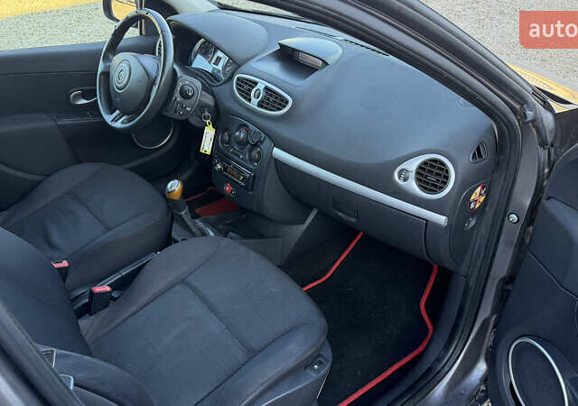 Бежевый Рено Клио, объемом двигателя 1.2 л и пробегом 230 тыс. км за 4750 $, фото 7 на Automoto.ua