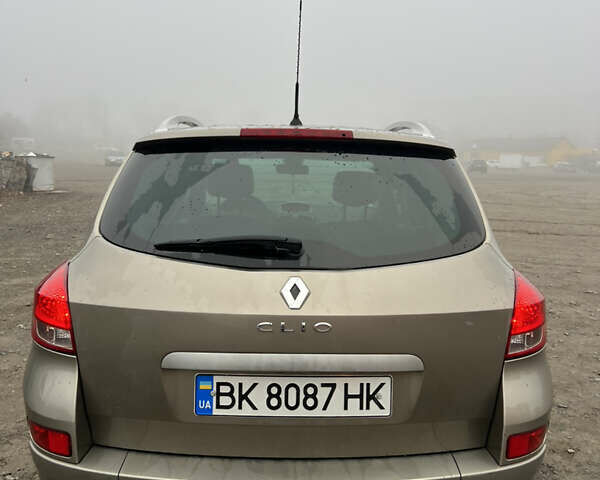 Бежевый Рено Клио, объемом двигателя 1.5 л и пробегом 366 тыс. км за 4850 $, фото 12 на Automoto.ua