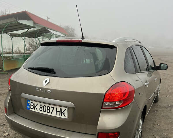 Бежевый Рено Клио, объемом двигателя 1.5 л и пробегом 366 тыс. км за 4850 $, фото 13 на Automoto.ua