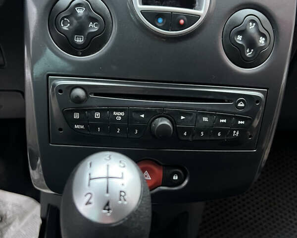 Бежевий Рено Кліо, об'ємом двигуна 1.46 л та пробігом 366 тис. км за 4600 $, фото 33 на Automoto.ua