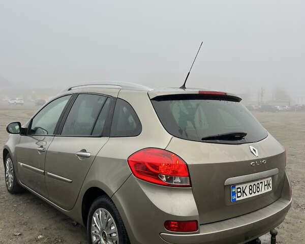 Бежевый Рено Клио, объемом двигателя 1.5 л и пробегом 366 тыс. км за 4850 $, фото 10 на Automoto.ua