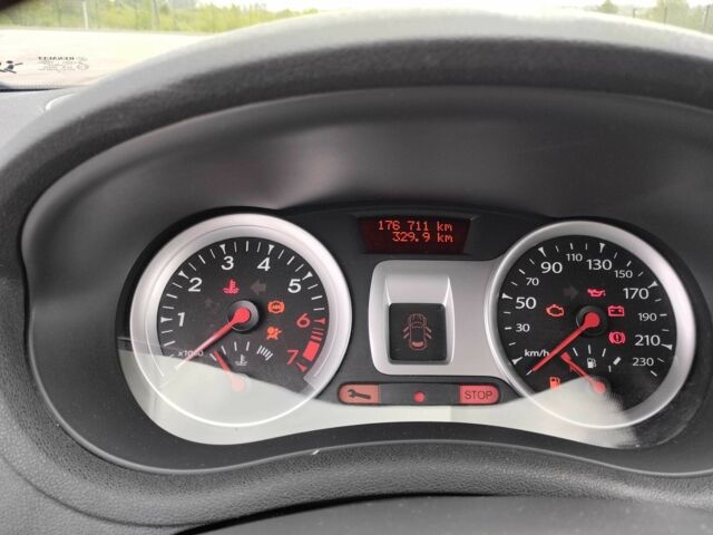 Бежевый Рено Клио, объемом двигателя 1.2 л и пробегом 176 тыс. км за 5400 $, фото 17 на Automoto.ua