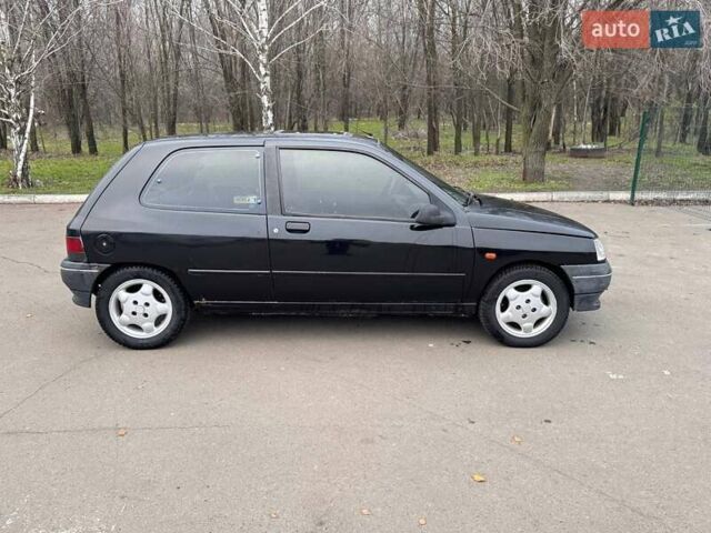 Черный Рено Клио, объемом двигателя 1.2 л и пробегом 250 тыс. км за 850 $, фото 4 на Automoto.ua