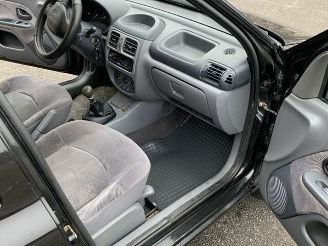 Чорний Рено Кліо, об'ємом двигуна 1.4 л та пробігом 260 тис. км за 2499 $, фото 7 на Automoto.ua