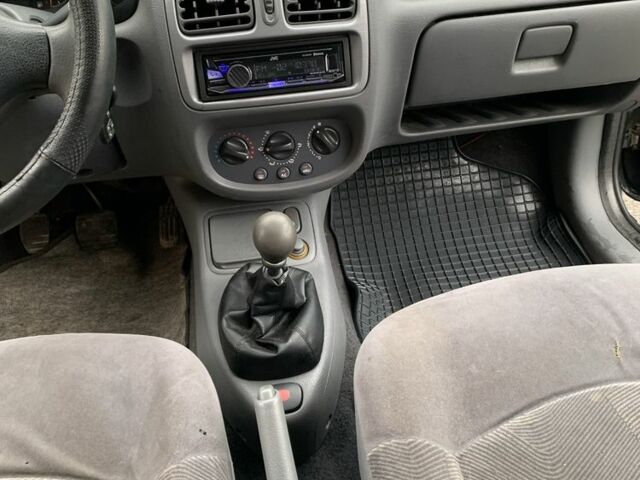 Чорний Рено Кліо, об'ємом двигуна 1.4 л та пробігом 260 тис. км за 2499 $, фото 12 на Automoto.ua