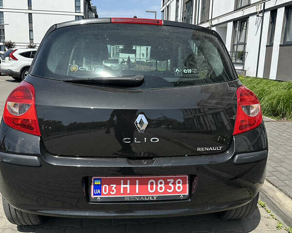 Черный Рено Клио, объемом двигателя 1.6 л и пробегом 160 тыс. км за 6100 $, фото 4 на Automoto.ua