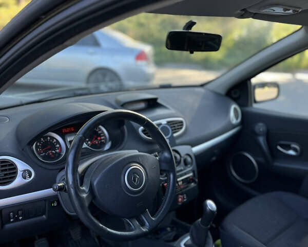 Чорний Рено Кліо, об'ємом двигуна 1.4 л та пробігом 239 тис. км за 4150 $, фото 9 на Automoto.ua