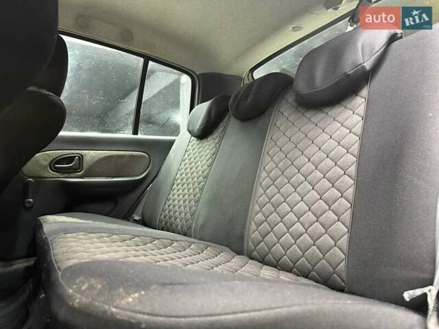 Черный Рено Клио, объемом двигателя 1.2 л и пробегом 212 тыс. км за 3700 $, фото 14 на Automoto.ua