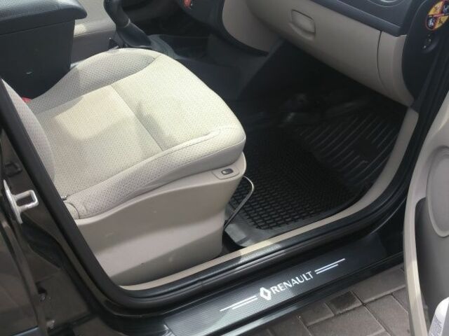 Чорний Рено Кліо, об'ємом двигуна 1.1 л та пробігом 247 тис. км за 4200 $, фото 3 на Automoto.ua